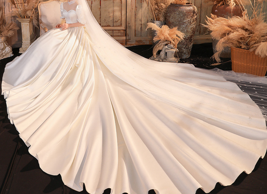 Satin dress evening dress Vintage satin master wedding dress 2022 New spring temperament simple atmosphere covered thick arms big tail bridal wedding dress