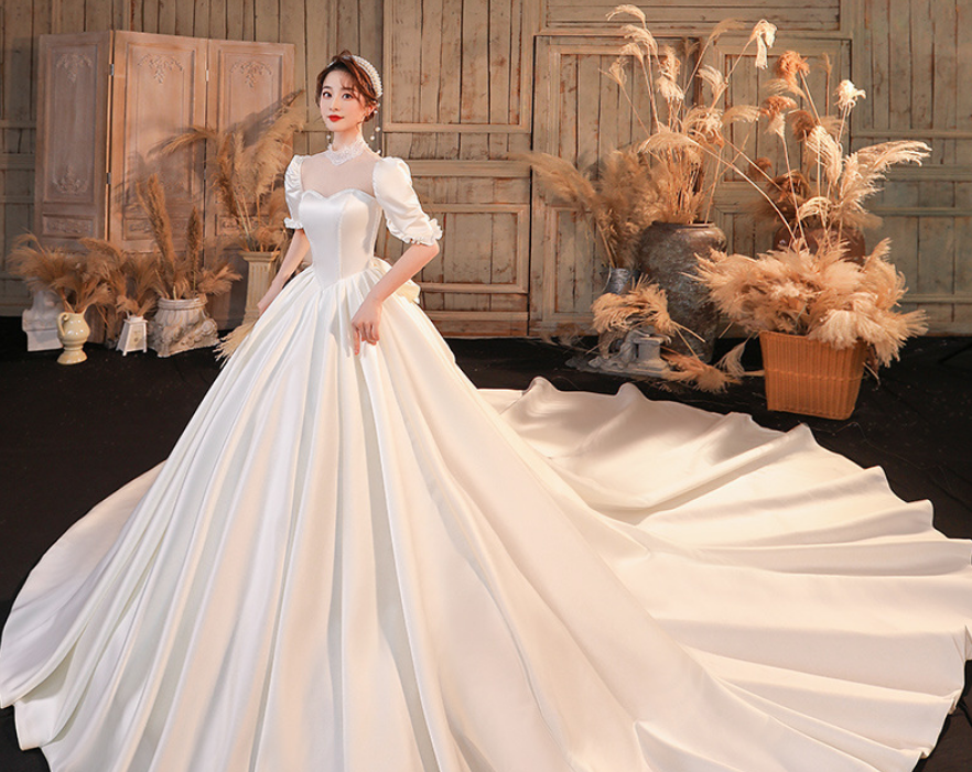 Satin dress evening dress Vintage satin master wedding dress 2022 New spring temperament simple atmosphere covered thick arms big tail bridal wedding dress