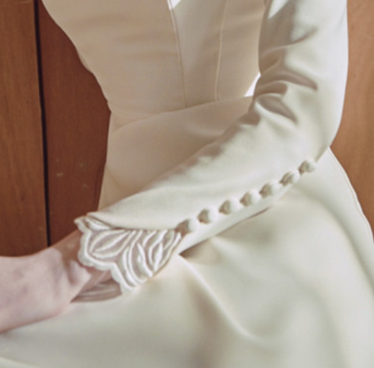 French light wedding dress 2022 new bride long sleeves simple tail white thin spring V-collar temperament