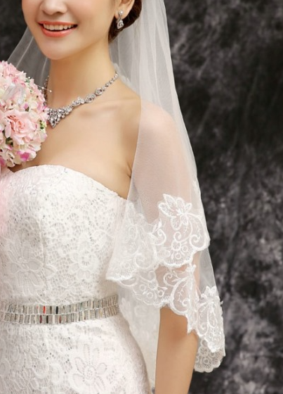 1.5m lace bridal veil with lengthened trailing bridal veil