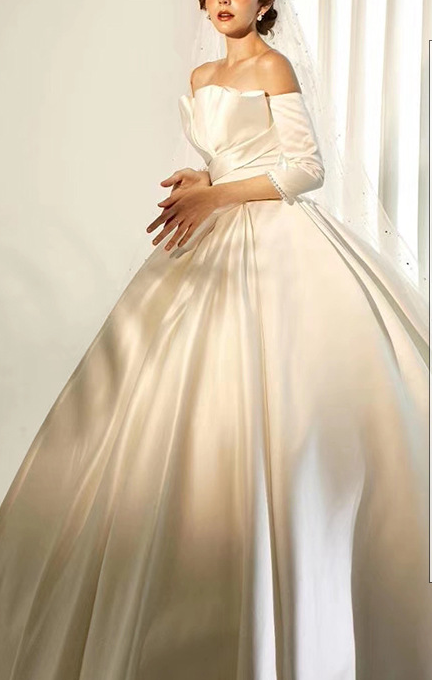 Satin wedding dress 2022 new bride strapless drag simple sen is Europe and America