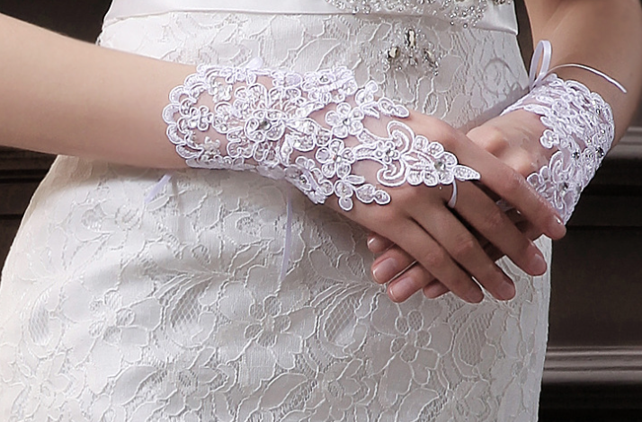 Wedding gloves Lace gloves lace hollow nail beads fingerless mesh short gloves