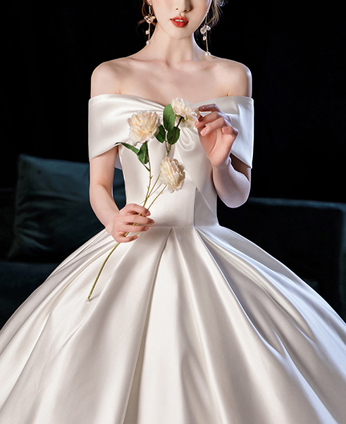 European and American one shoulder wedding dress bride 2022 new foreign trade temperament large trailing satin simple atmosphere ceremony wedding