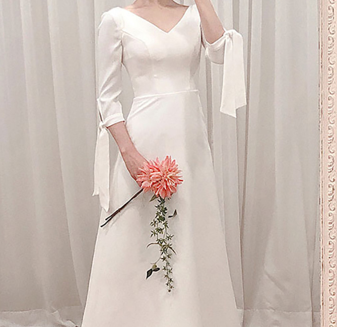 Satin light wedding dress 2021 new deep V collar temperament bride sen is simple Hepburn together to go out gauze summer