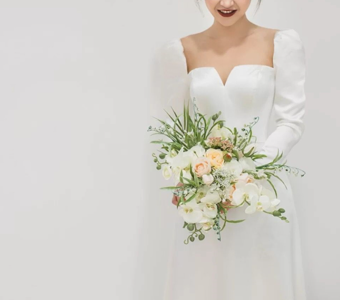 Simple light wedding dress 2022 Spring satin long sleeves Mori slim dress brides go out to shoot long light wedding dress