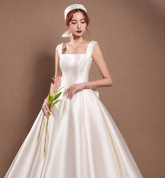 Light Wedding Dress 2022 New Everyday simple black tie dress Hepburn strap-out satin light wedding dress