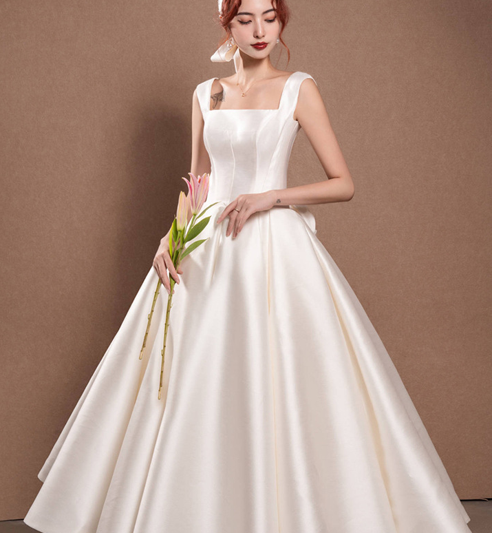 Light Wedding Dress 2022 New Everyday simple black tie dress Hepburn strap-out satin light wedding dress