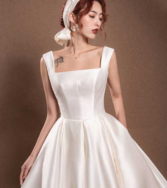 Light Wedding Dress 2022 New Everyday simple black tie dress Hepburn strap-out satin light wedding dress