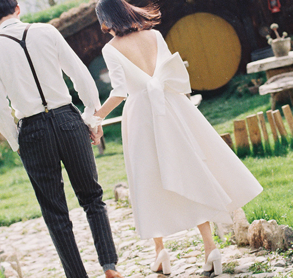 Light wedding dress short sleeve satin one shoulder simple 2021 new mori travel shoot MIDI brides wedding out yarn