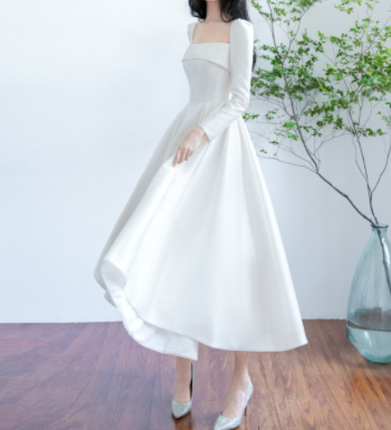 Satin light wedding dress 2022 New Korean simple slim Hepburn style long sleeves bride short art test dress skirt