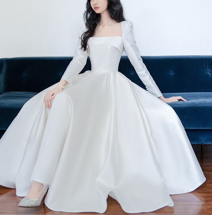 Satin light wedding dress 2022 New Korean simple slim Hepburn style long sleeves bride short art test dress skirt