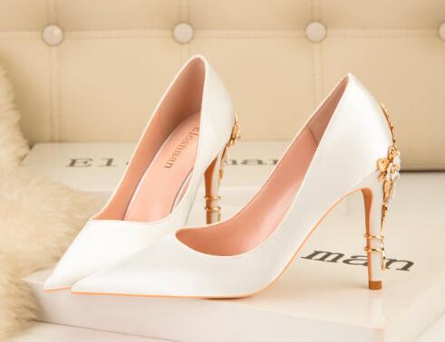 European and American wind light luxury sexy women's shoes fashion metal flowers with fine heel high heel wedding shoes pointed satin single shoes