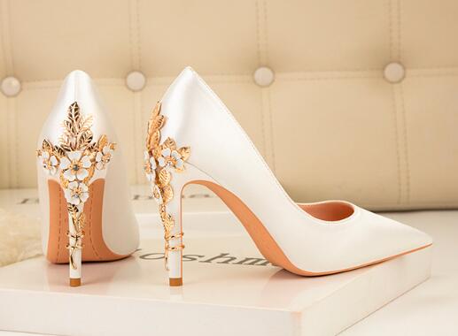 European and American wind light luxury sexy women's shoes fashion metal flowers with fine heel high heel wedding shoes pointed satin single shoes