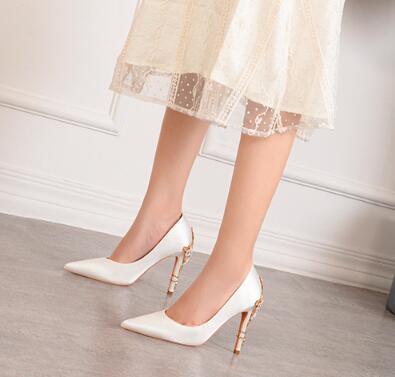 European and American wind light luxury sexy women's shoes fashion metal flowers with fine heel high heel wedding shoes pointed satin single shoes