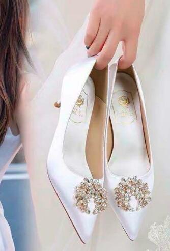 White main yarn wedding shoes female 2022 new bride shoes usually can wear satin Korean thin heel pointed high heels