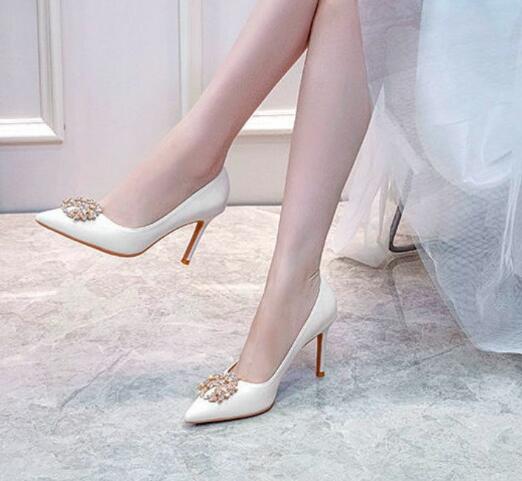 White main yarn wedding shoes female 2022 new bride shoes usually can wear satin Korean thin heel pointed high heels