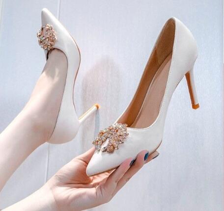 White main yarn wedding shoes female 2022 new bride shoes usually can wear satin Korean thin heel pointed high heels