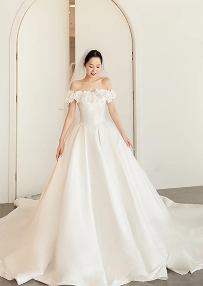 Wedding dress evening dress bride shoulder spring forging face simple lean atmosphere sen super fairy dream big tail