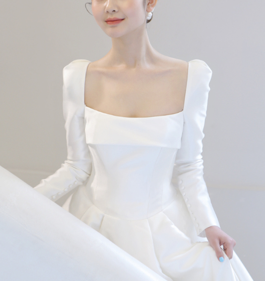 French satin light wedding dress 2021 new bride dress simple palace style high light luxury engagement dress out of the cabinet