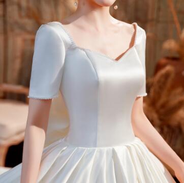 Satin main wedding dress 2022 new trailing small temperament bride big halter Hepburn slim simple retro dress