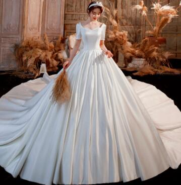 Satin main wedding dress 2022 new trailing small temperament bride big halter Hepburn slim simple retro dress