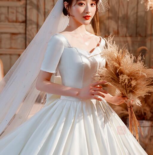 Satin main wedding dress 2022 new trailing small temperament bride big halter Hepburn slim simple retro dress