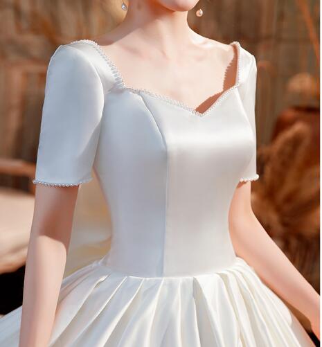 Satin main wedding dress 2022 new trailing small temperament bride big halter Hepburn slim simple retro dress