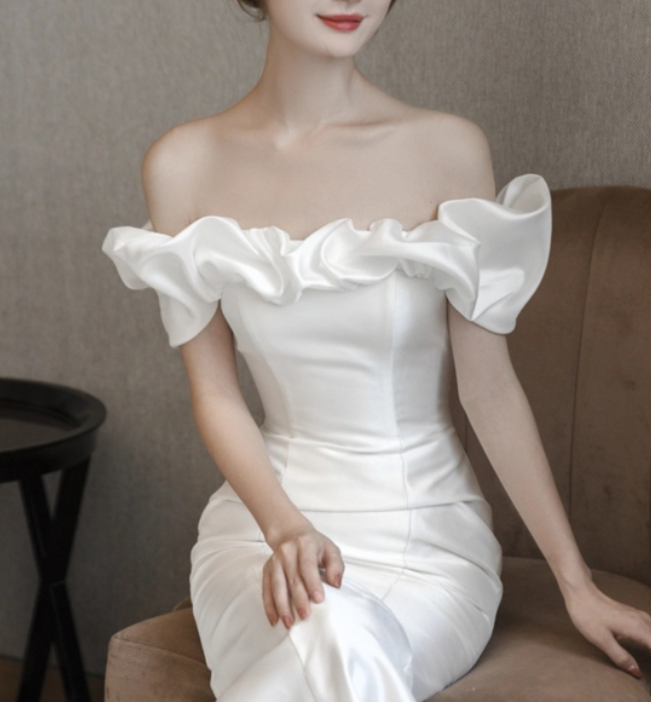 One shoulder French light wedding satin simple 2022 new fish tail white slimming banquet tail out gauze winter