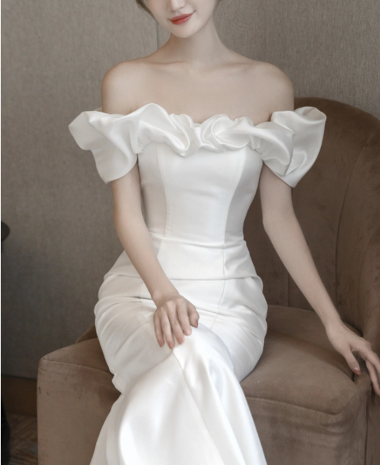 One shoulder French light wedding satin simple 2022 new fish tail white slimming banquet tail out gauze winter