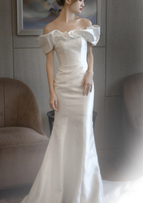 One shoulder French light wedding satin simple 2022 new fish tail white slimming banquet tail out gauze winter