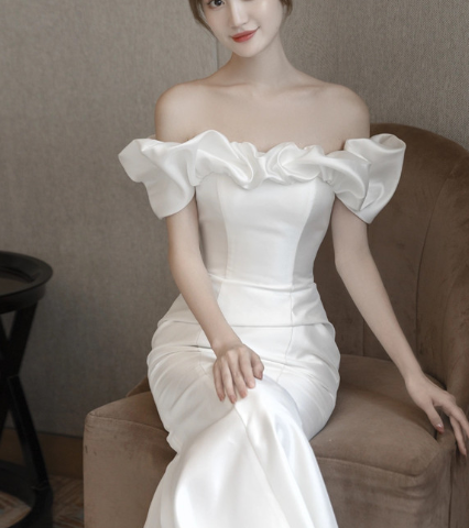 One shoulder French light wedding satin simple 2022 new fish tail white slimming banquet tail out gauze winter