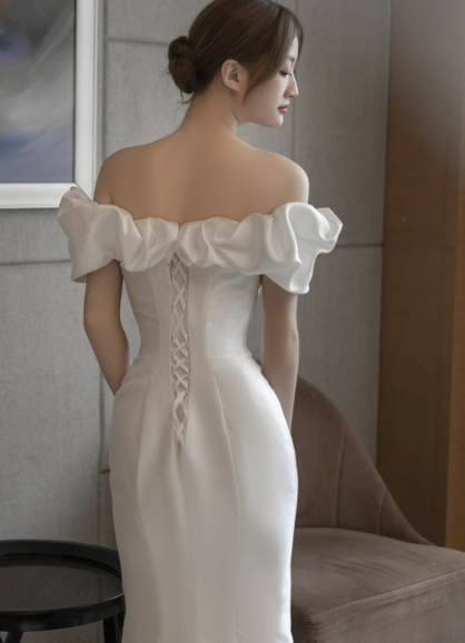 One shoulder French light wedding satin simple 2022 new fish tail white slimming banquet tail out gauze winter