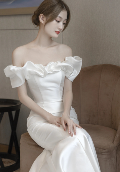 One shoulder French light wedding satin simple 2022 new fish tail white slimming banquet tail out gauze winter