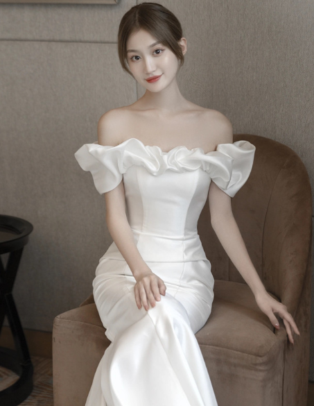 One shoulder French light wedding satin simple 2022 new fish tail white slimming banquet tail out gauze winter