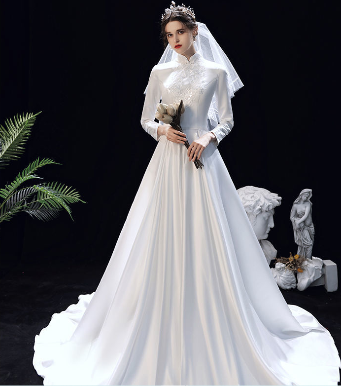 Wedding dress 2022 New summer bridal satin wedding dress Chinese Hepburn style wedding welcome dress small tail