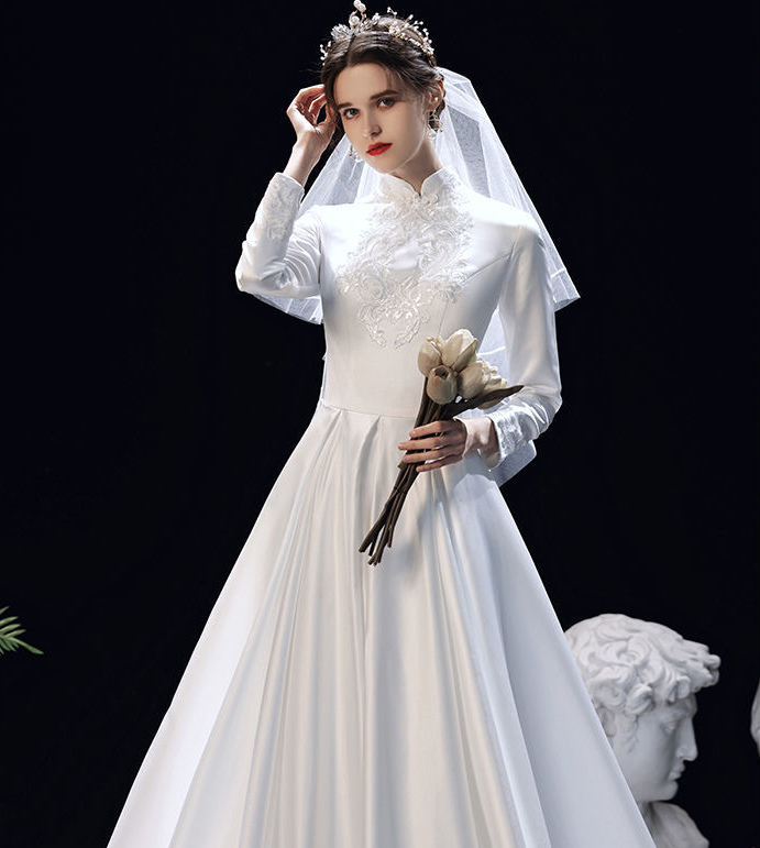 Wedding dress 2022 New summer bridal satin wedding dress Chinese Hepburn style wedding welcome dress small tail