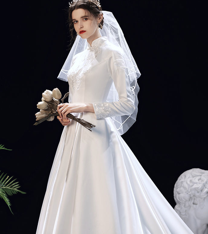 Wedding dress 2022 New summer bridal satin wedding dress Chinese Hepburn style wedding welcome dress small tail