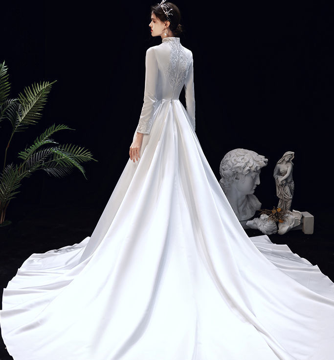 Wedding dress 2022 New summer bridal satin wedding dress Chinese Hepburn style wedding welcome dress small tail