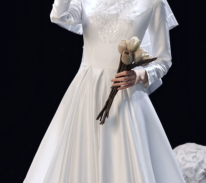 Wedding dress 2022 New summer bridal satin wedding dress Chinese Hepburn style wedding welcome dress small tail