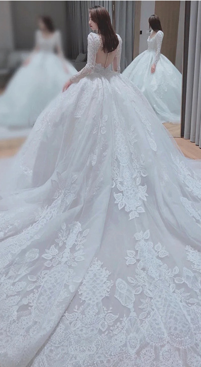 Long trailing wedding dress princess dress lace dress handmade Light main wedding dress 2022 new bride French long sleeves heavy heavy heavy tail simple slim super fairy