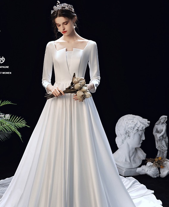 Satin main wedding dress 2022 winter new long sleeves simple Hepburn style thin trailing bride welcome out gauze woman