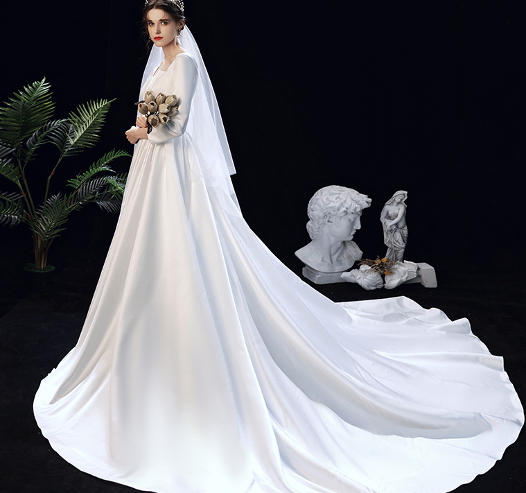 Satin main wedding dress 2022 winter new long sleeves simple Hepburn style thin trailing bride welcome out gauze woman