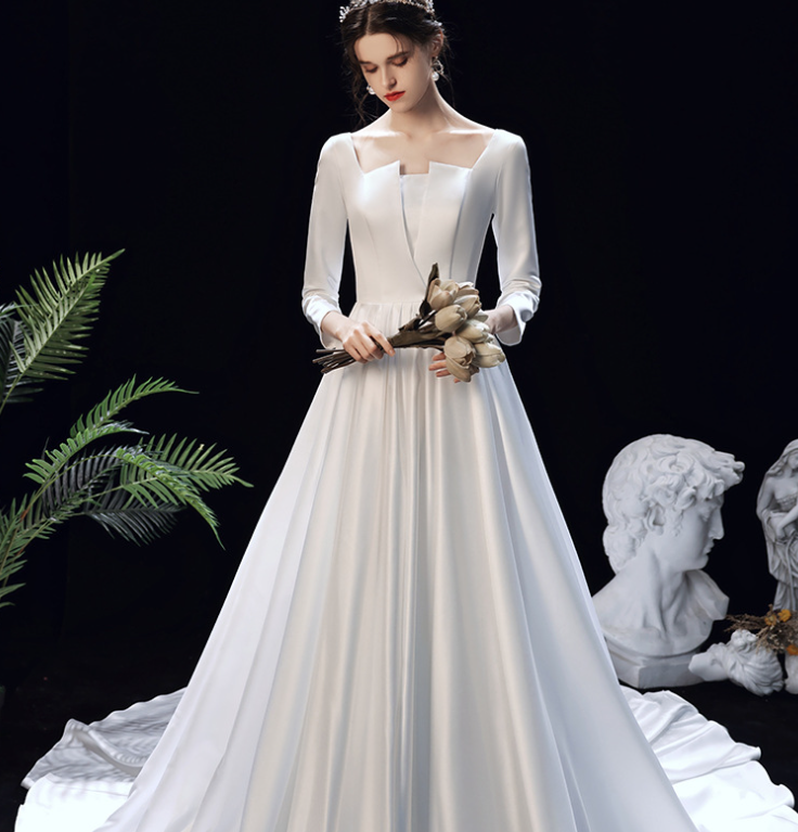 Satin main wedding dress 2022 winter new long sleeves simple Hepburn style thin trailing bride welcome out gauze woman