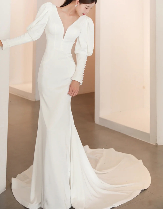 French light wedding dress 2022 new bridal satin fishtail retro going-out yarn long sleeves trailing welcome dress spring/summer