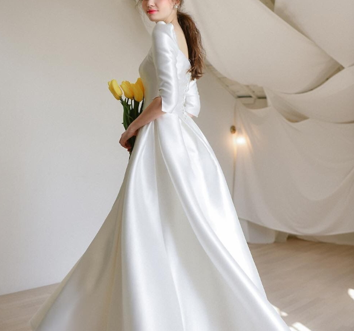 Simple vintage satin wedding Dress 2022 Summer new mid-length sleeved square collar satin go out light wedding dress