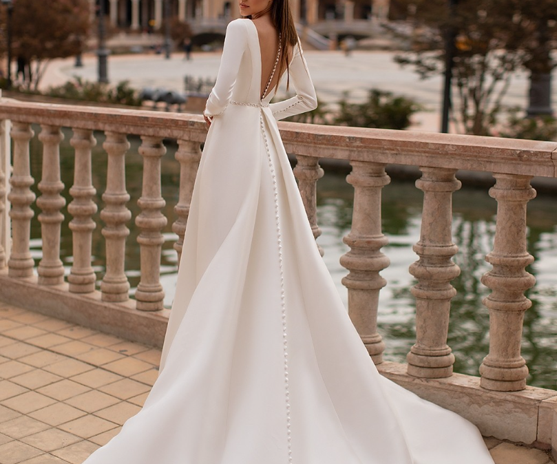 Wedding dress backless pearl long dress long sleeve bridal satin long sleeves slimming simple European and American light train wedding dress