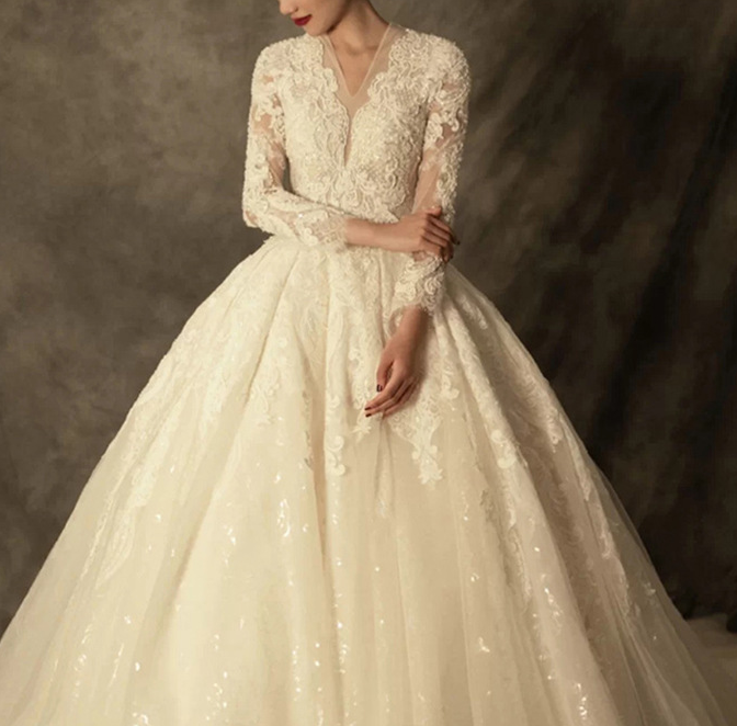 French long-sleeve wedding dress princess 2022 new bride wedding big tail palace wind main yarn wedding dress fall