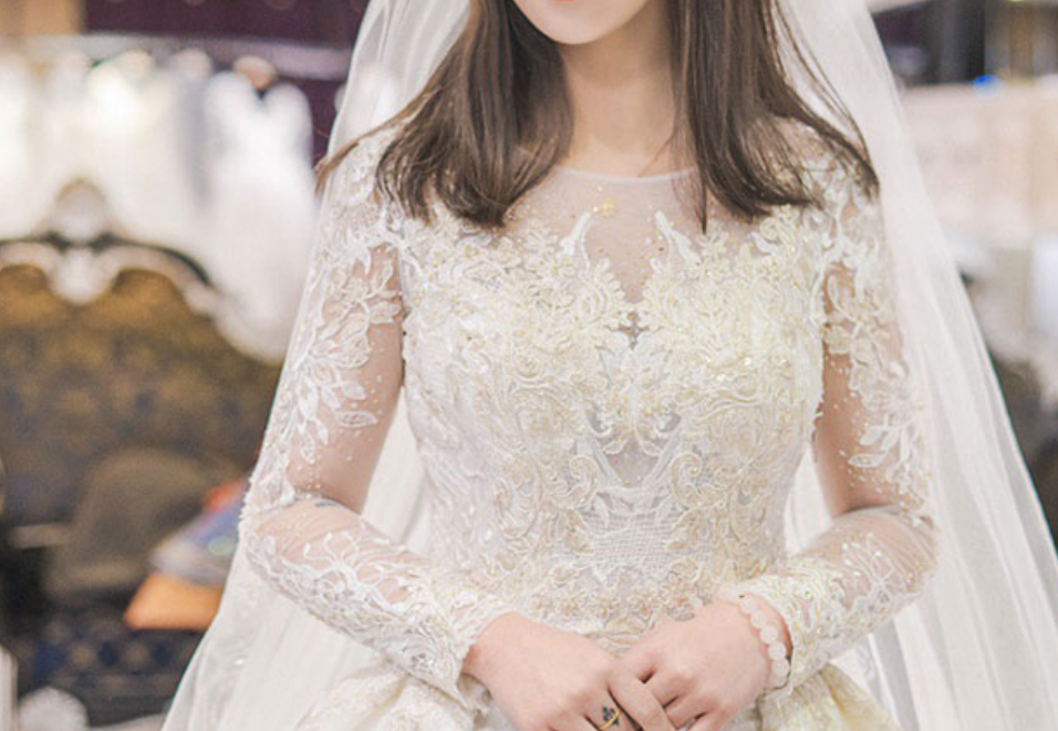 The bride super fairy temperament main wedding dress 2020 new fantasy star tail simple atmosphere long sleeve